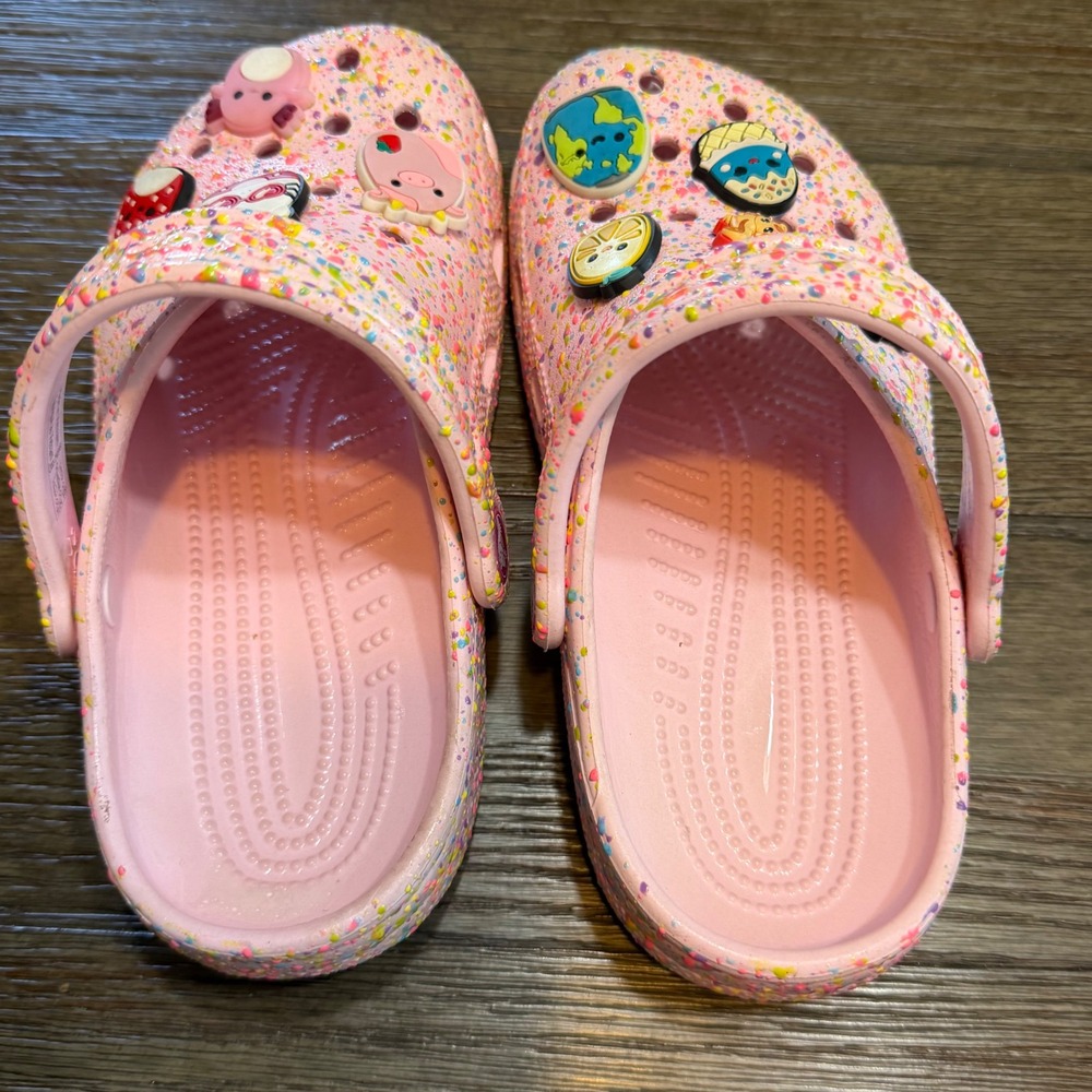 Crocs Classic Clog Pink Paint Splatter Squishmallow Jibbitz Juniors Size J2 - Picture 5 of 8